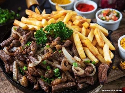 FILÉ COM FRITAS